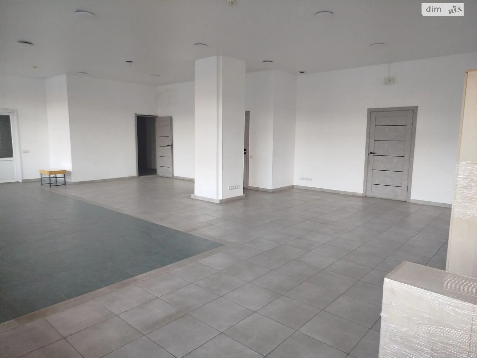 Сдается в аренду офис 124.7 кв. м в бизнес-центре, цена: 31500 грн - фото 1