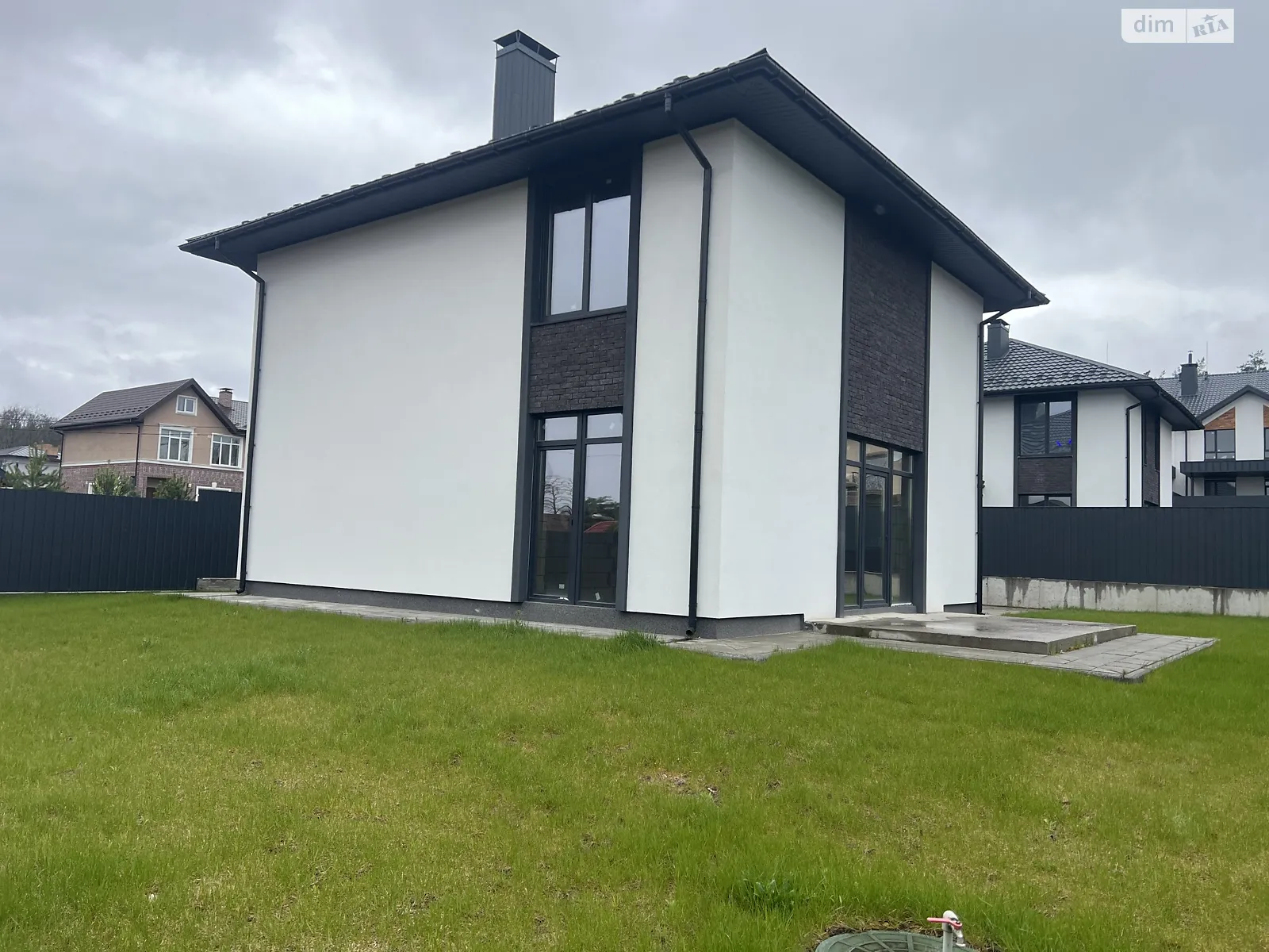 Продается дом на 2 этажа 130 кв. м с беседкой, цена: 170000 $ - фото 1