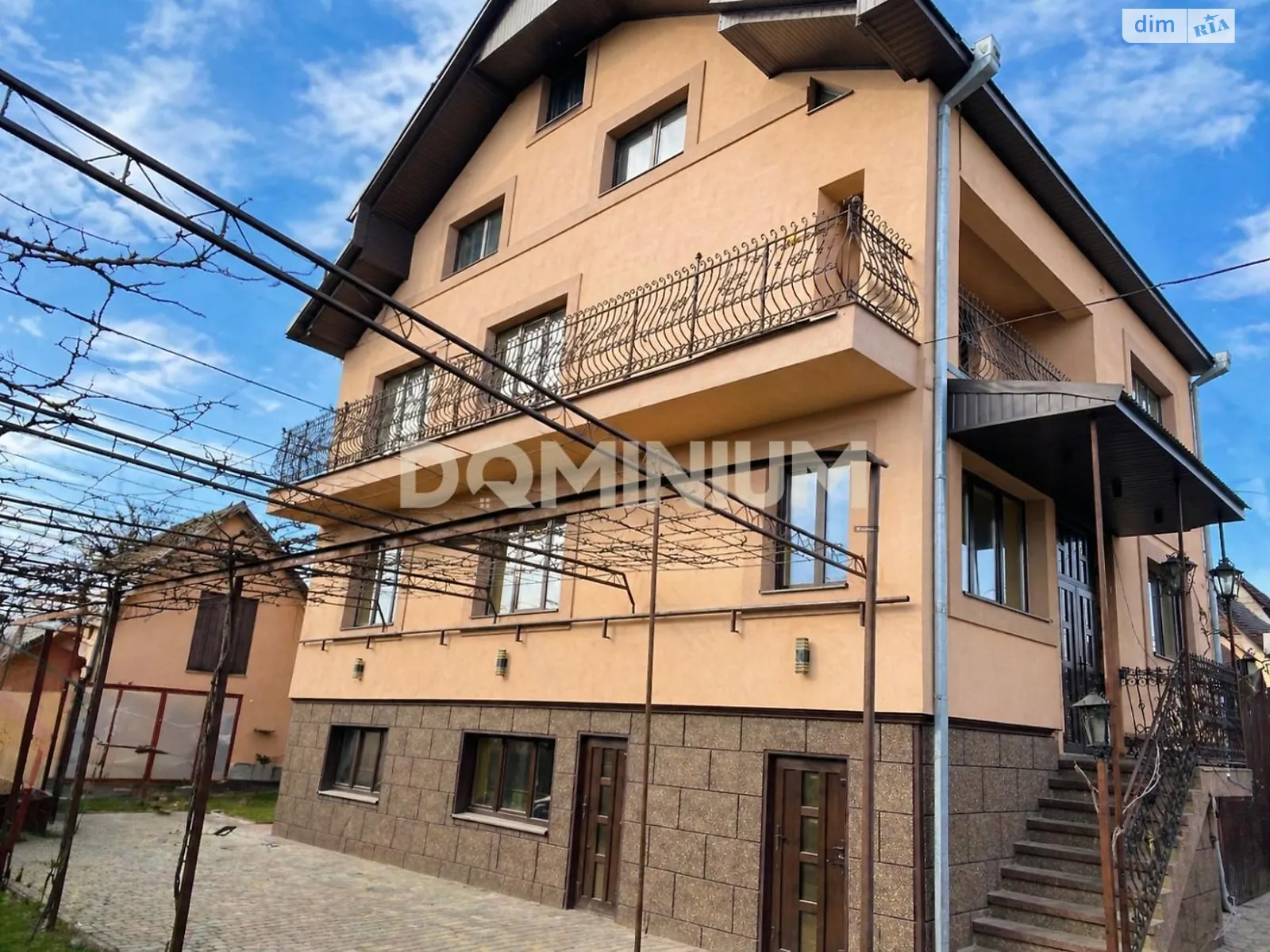 Продається будинок 3 поверховий 208 кв. м з балконом, цена: 190000 $ - фото 1