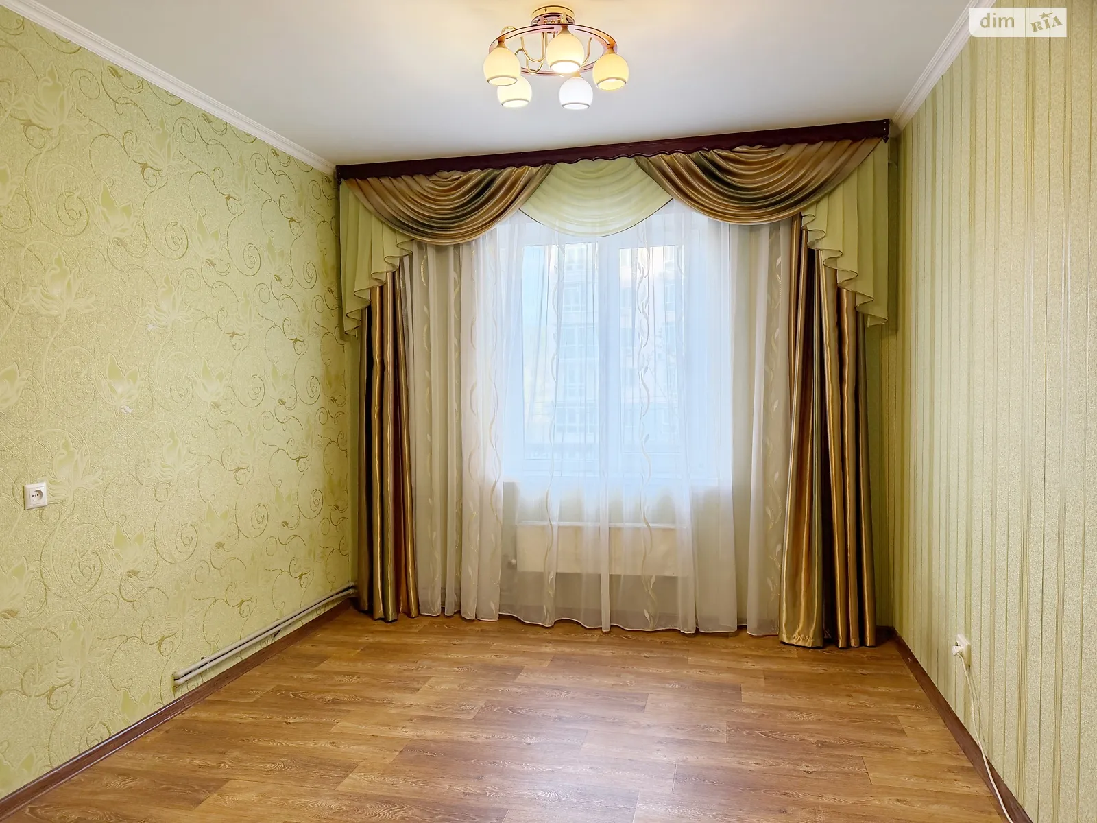 Продается 3-комнатная квартира 75 кв. м в Чернигове, ул. Курсанта Еськова, 4 - фото 1