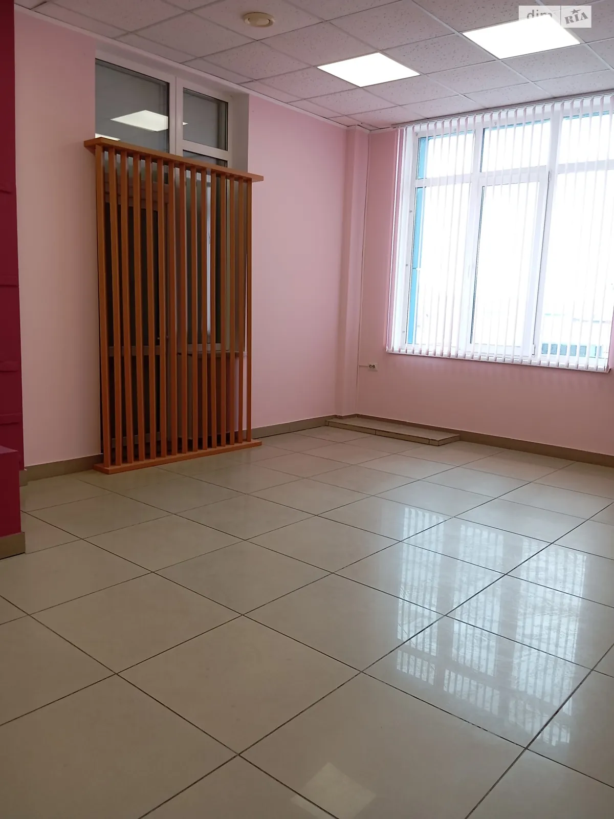 Сдается в аренду офис 70 кв. м в бизнес-центре, цена: 19600 грн - фото 1