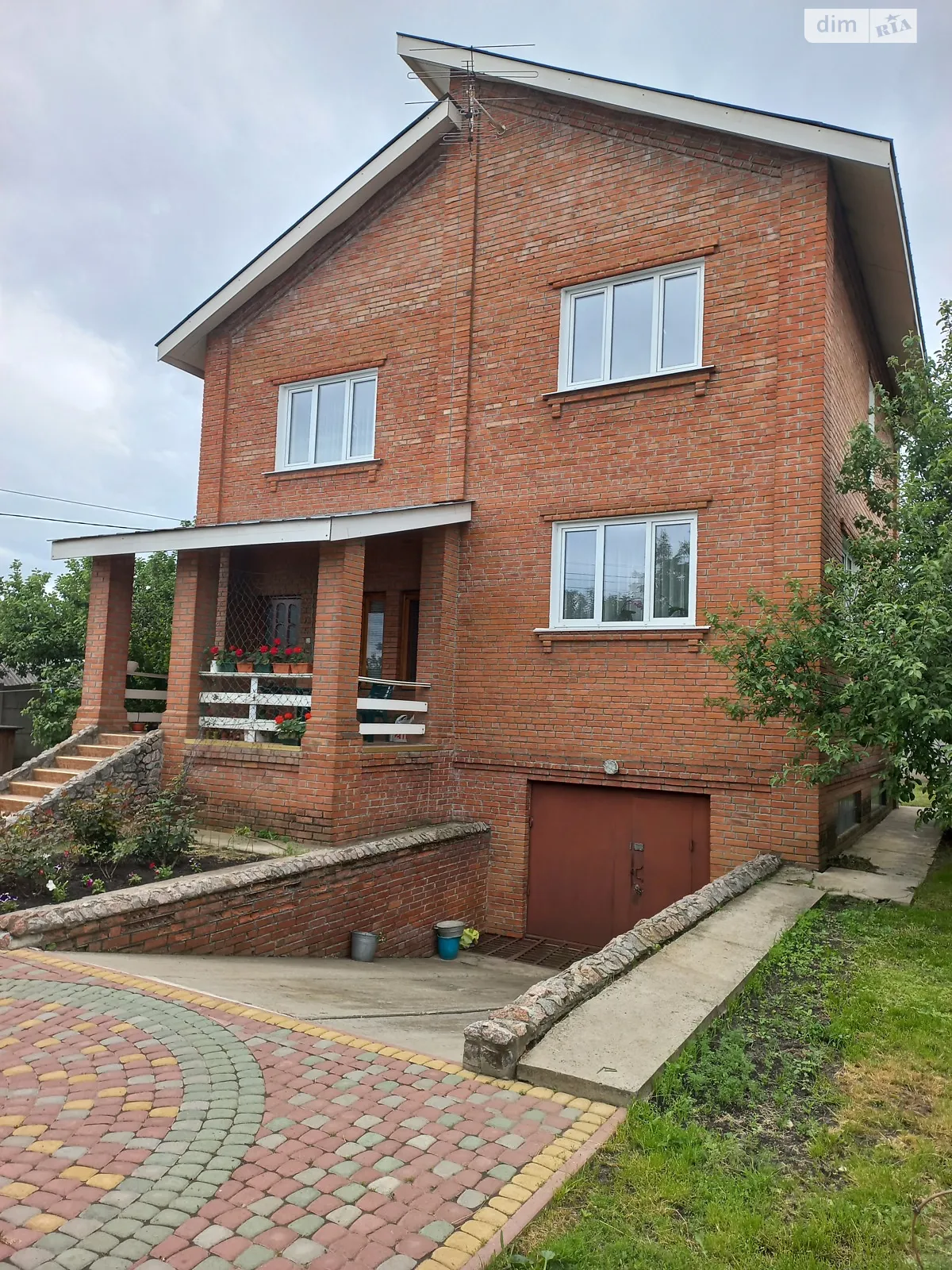 Продается дом на 2 этажа 209 кв. м с баней/сауной, цена: 160000 $ - фото 1