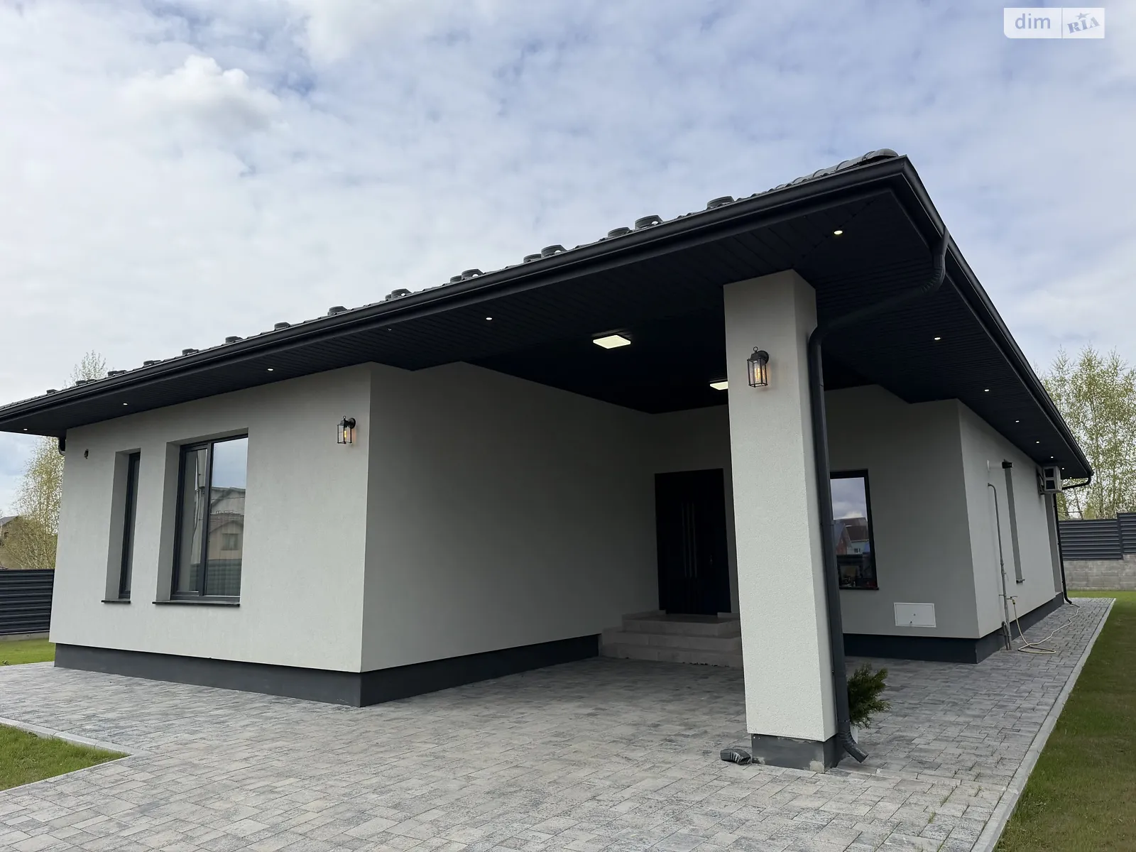 Продается одноэтажный дом 135 кв. м с баней/сауной, цена: 220000 $ - фото 1