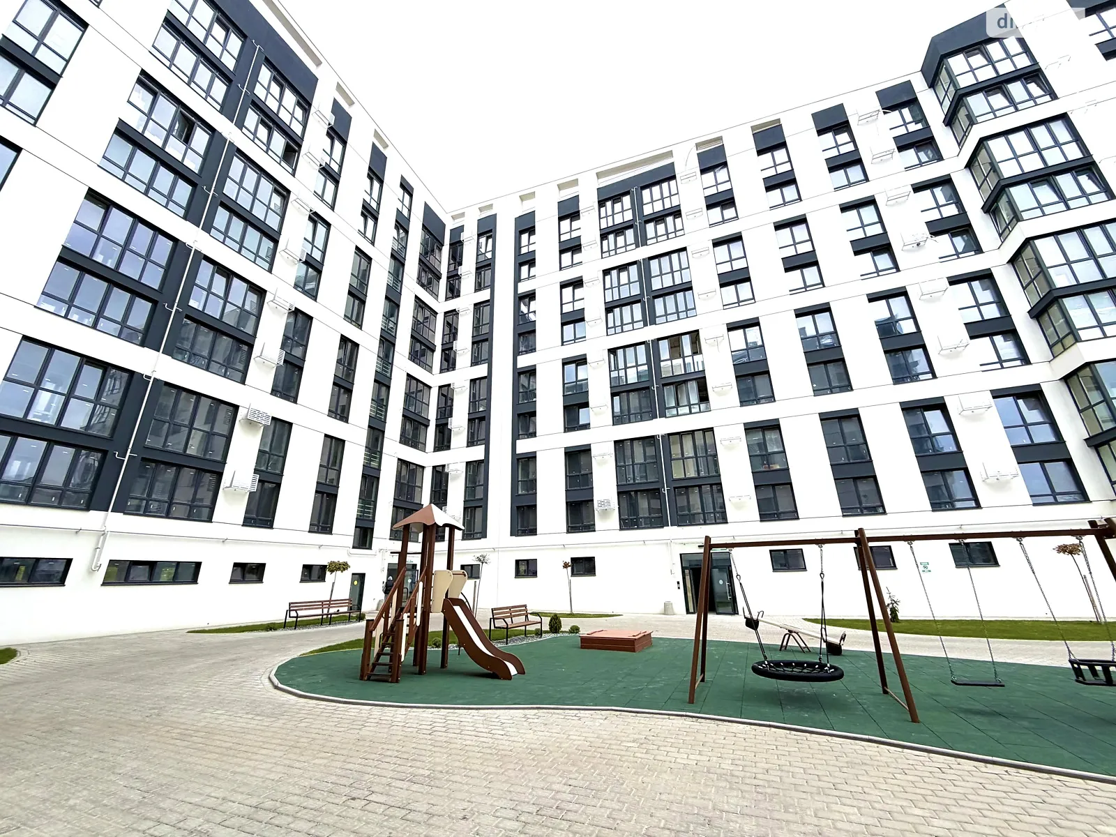 Продается 2-комнатная квартира 67 кв. м в Ровно, ул. Галицкого Данилы, 25 - фото 1