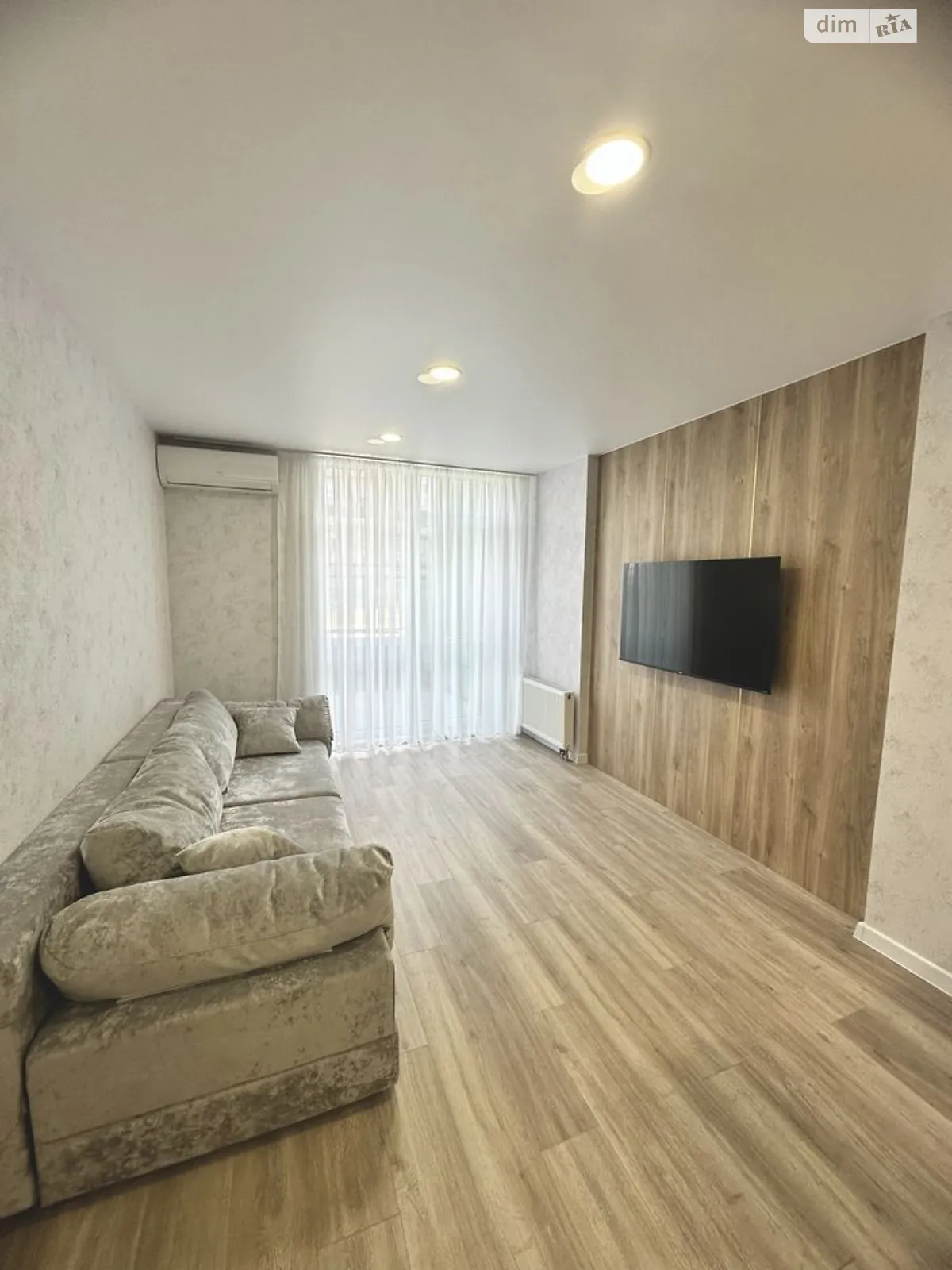 Продается 1-комнатная квартира 55.1 кв. м в Днепре, ул. Космическая, 5 - фото 1