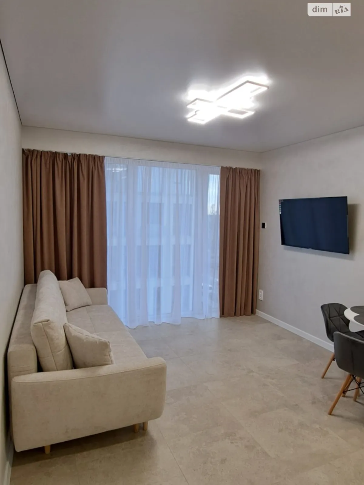 Продается 1-комнатная квартира 43 кв. м в Днепре, ул. Холодильная, 67 - фото 1