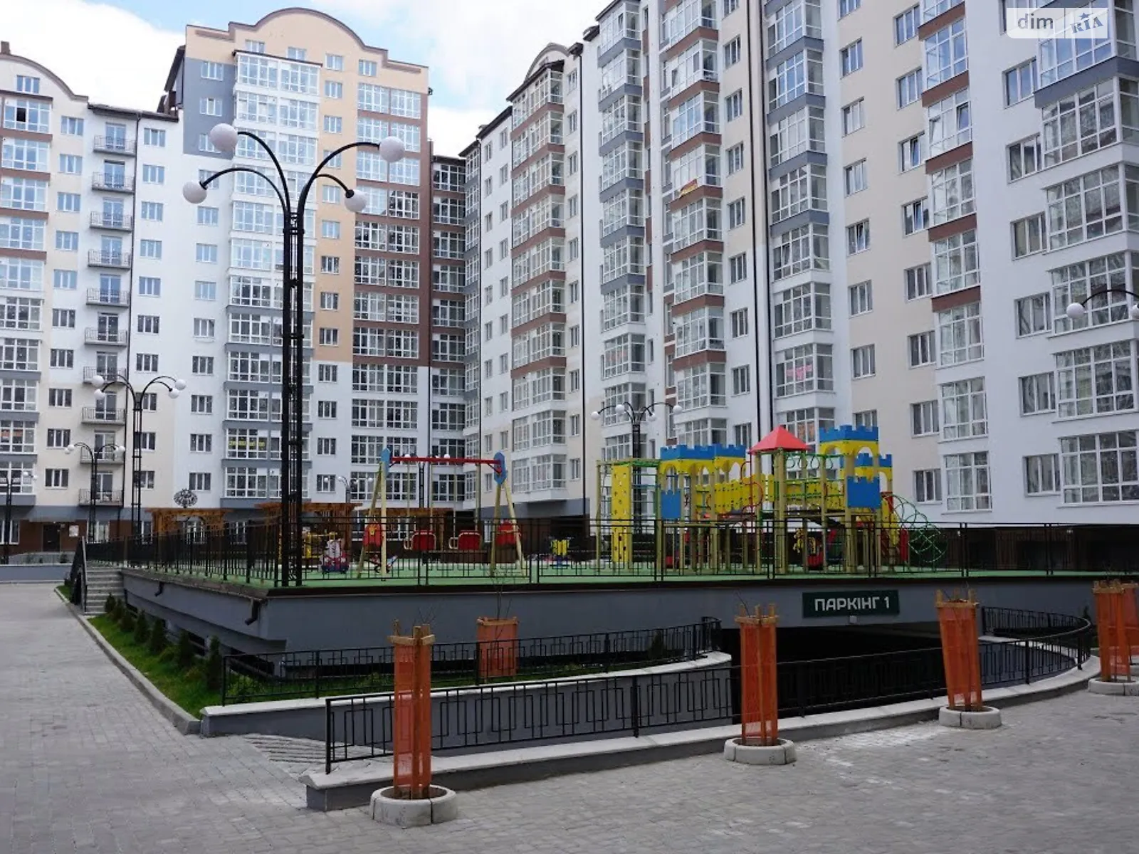 Продается 2-комнатная квартира 65.3 кв. м в Ивано-Франковске, ул. Высочана Семена, 18 - фото 1