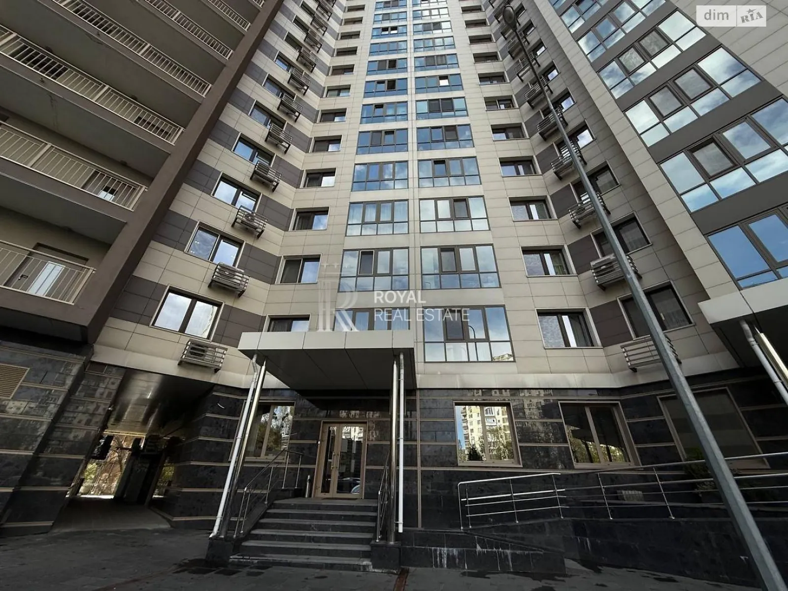 Продается офис 166.3 кв. м в бизнес-центре, цена: 229000 $ - фото 1