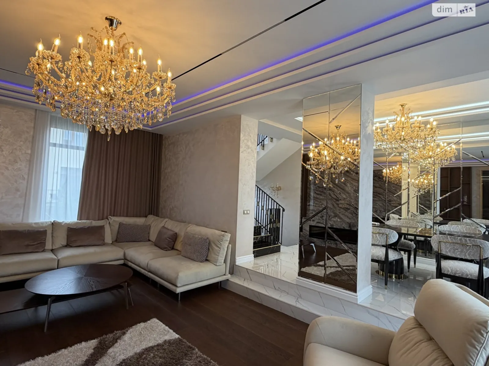 Сдается в аренду дом на 2 этажа 350 кв. м с гаражом, цена: 3000 $ - фото 1