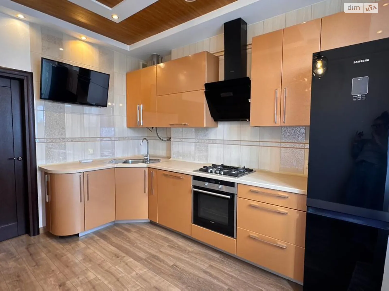 Продается 3-комнатная квартира 79.4 кв. м в Ровно, ул. Соборная, 57 - фото 1