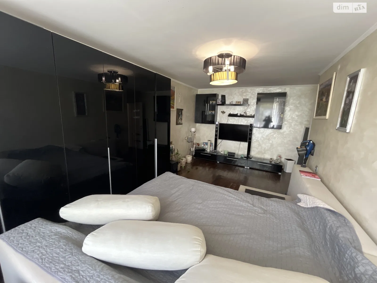 Продается 2-комнатная квартира 56 кв. м в, цена: 72000 $ - фото 1