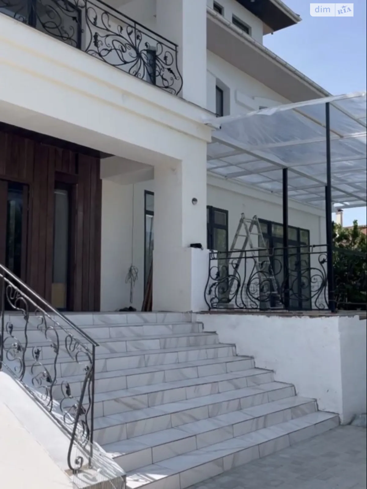 Продается дом на 4 этажа 625 кв. м с гаражом, цена: 470000 $ - фото 1