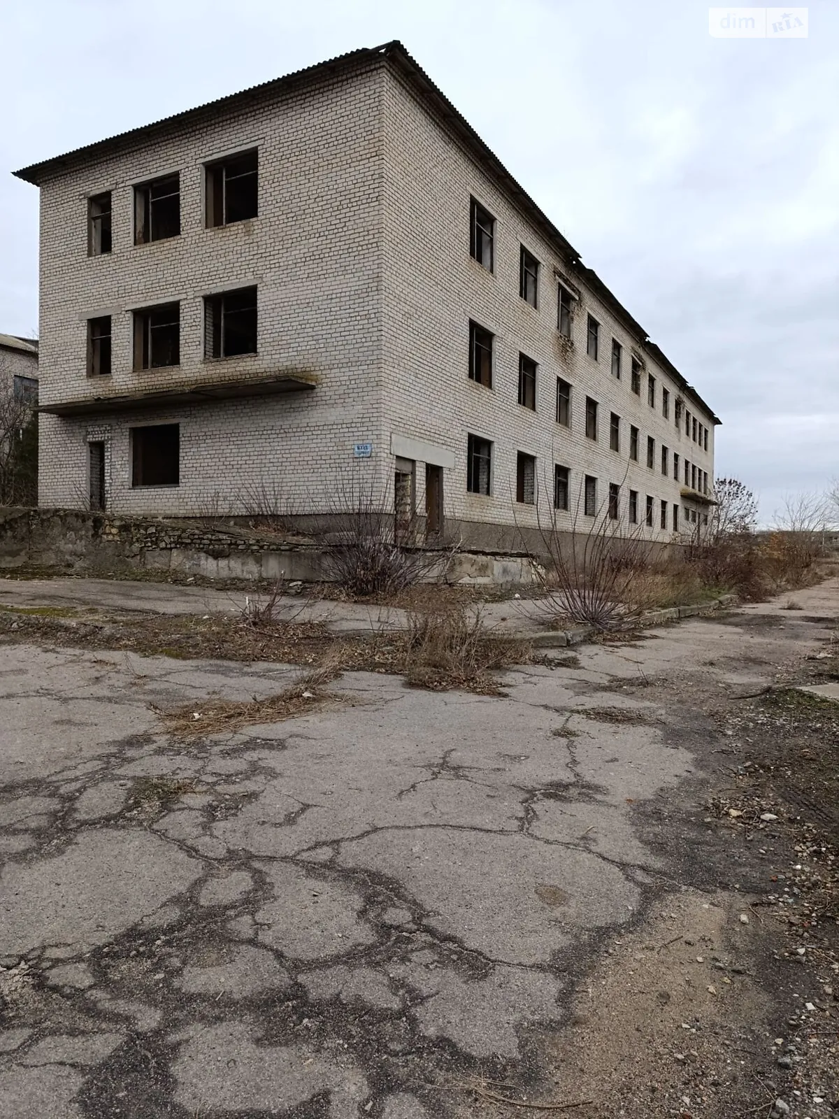 Продается объект сферы услуг 2392 кв. м в 3-этажном здании, цена: 1004200 грн - фото 1