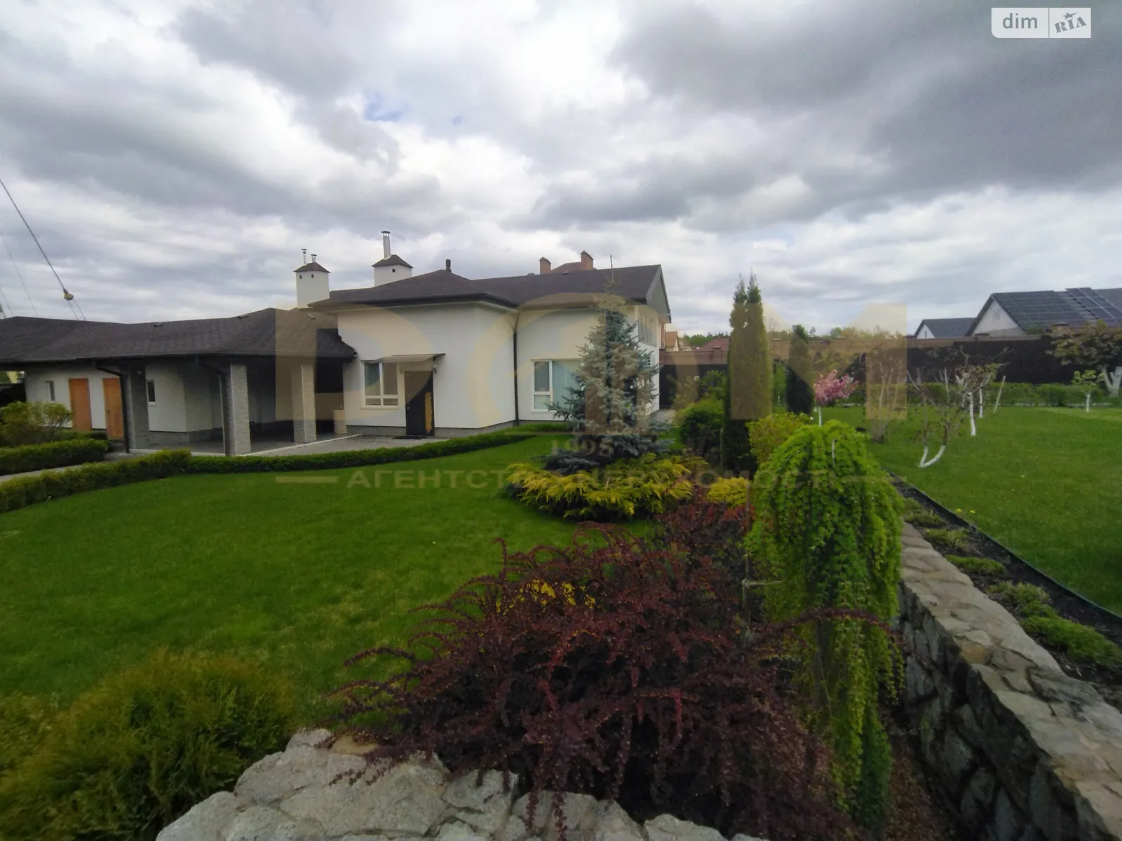 Сдается в аренду дом на 2 этажа 150.9 кв. м с участком, цена: 2000 $ - фото 1