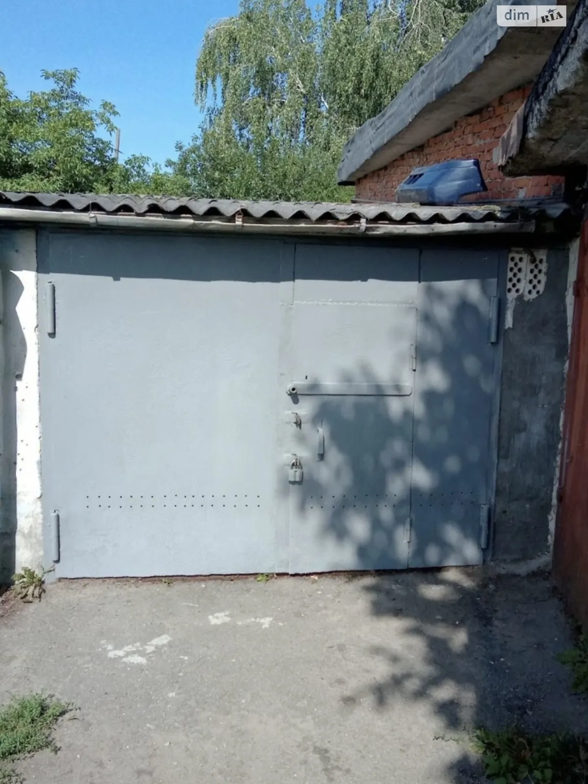 Сдается в аренду место в гаражном кооперативе под легковое авто на 20 кв. м, цена: 2700 грн - фото 1