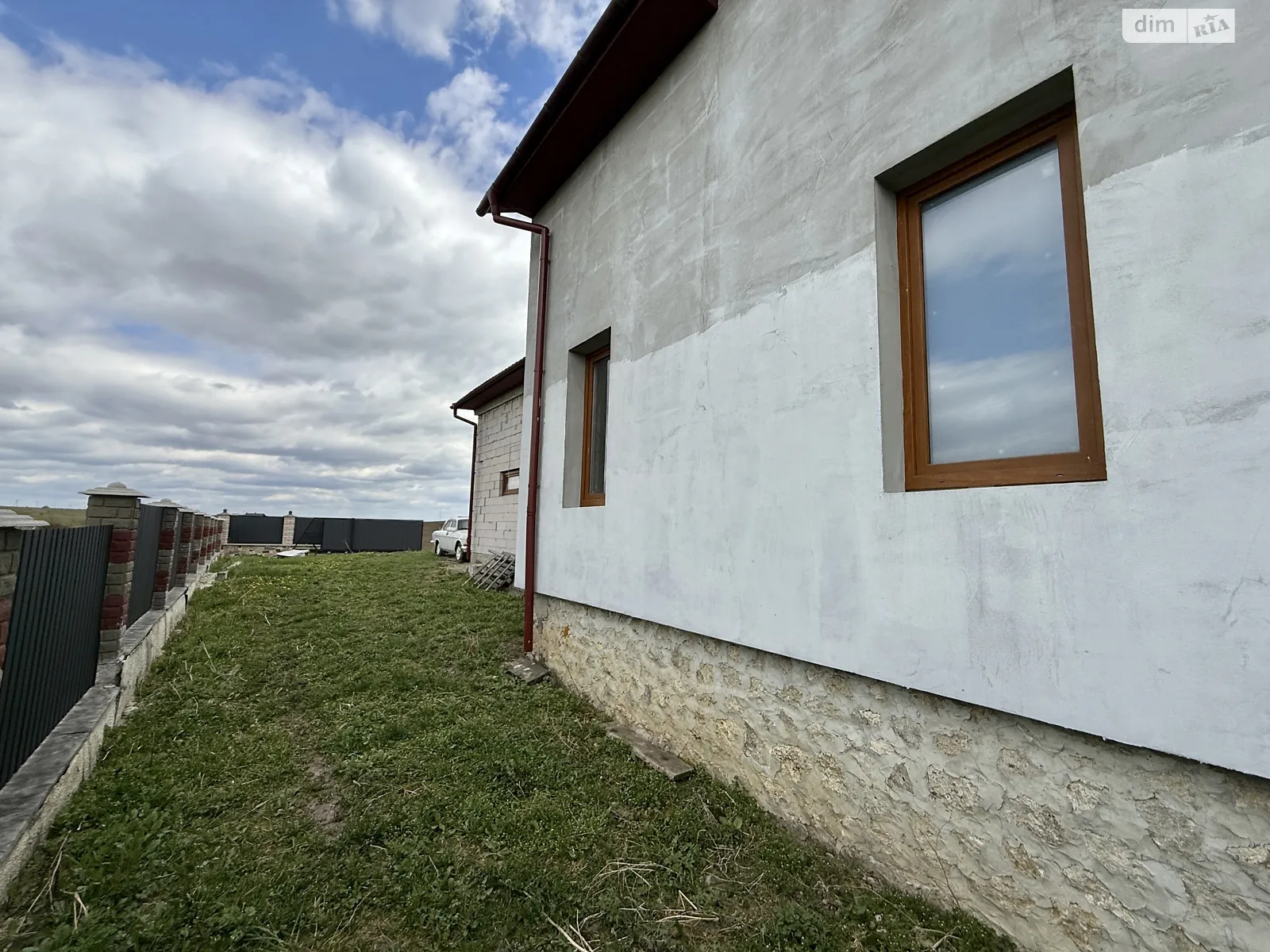 Продается дом на 2 этажа 210 кв. м с камином, цена: 70000 $ - фото 1