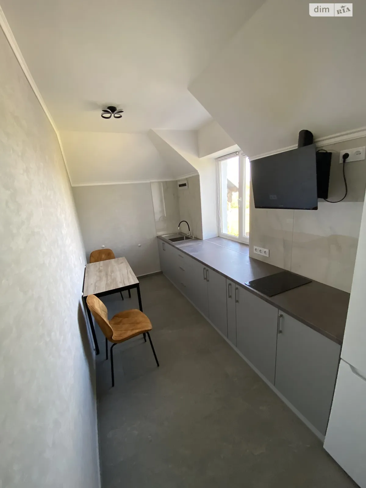 Сдается в аренду 1-комнатная квартира 35 кв. м в Рованцах, цена: 15000 грн - фото 1