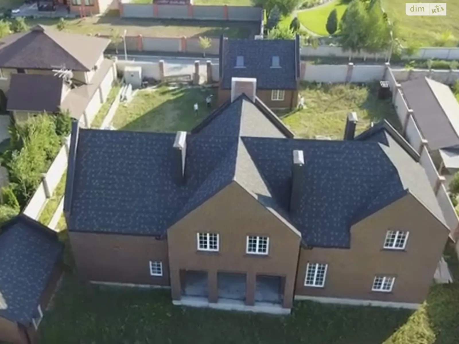 Продается дом на 2 этажа 362 кв. м с гаражом, цена: 220000 $ - фото 1
