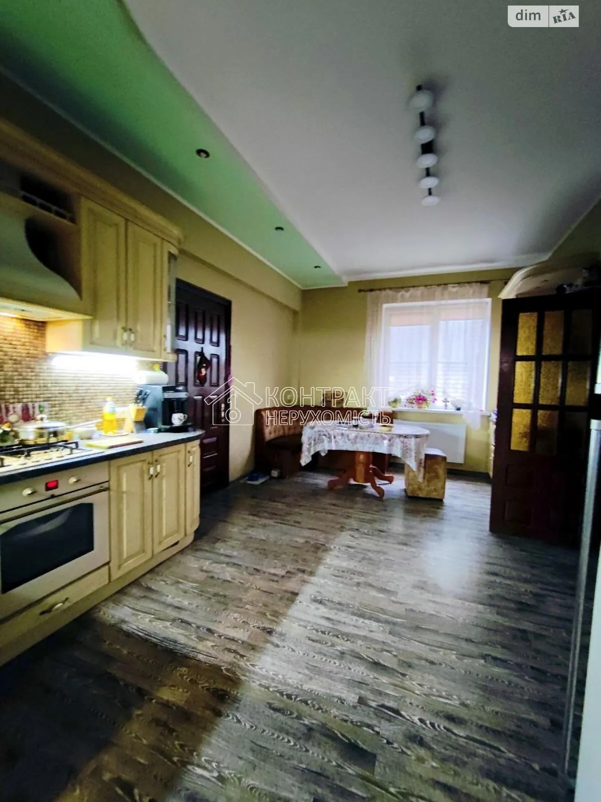 Продается дом на 3 этажа 260 кв. м с террасой, цена: 99500 $ - фото 1