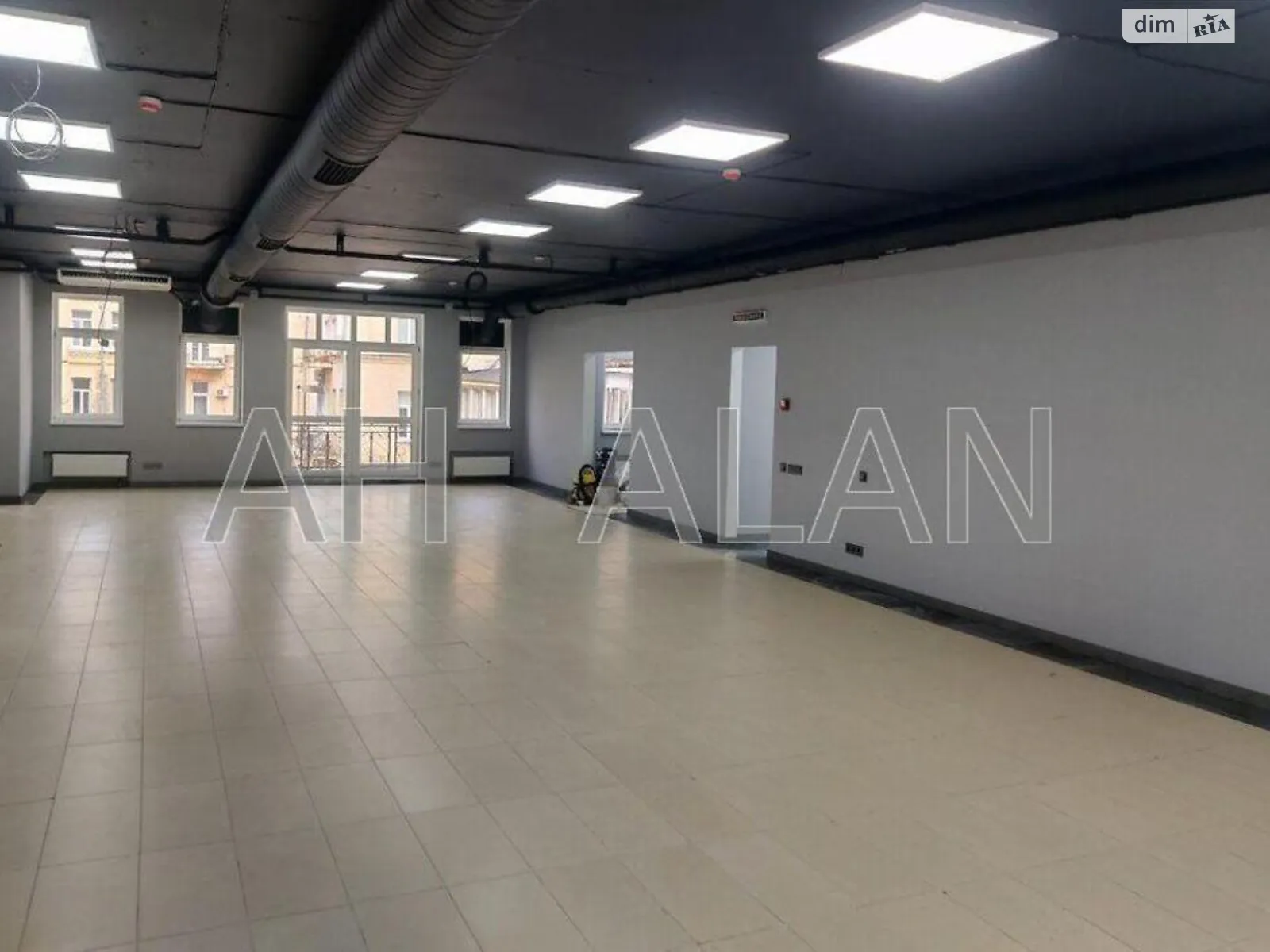 Здається в оренду офіс 229.4 кв. м в бізнес-центрі, цена: 3441 $ - фото 1