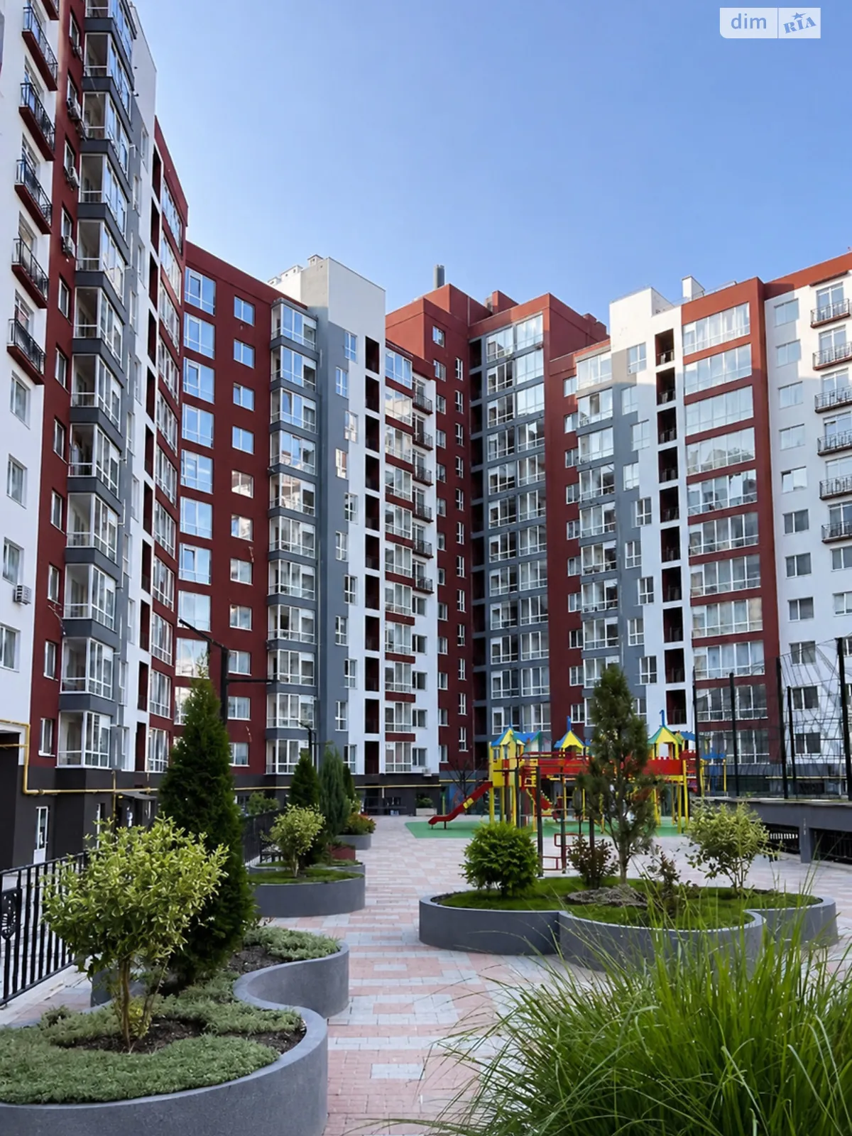 Продается 2-комнатная квартира 79 кв. м в Ивано-Франковске, ул. Княгинин, 44 - фото 1