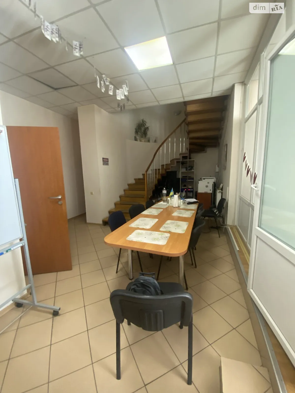 Сдается в аренду офис 175 кв. м в бизнес-центре, цена: 40000 грн - фото 1