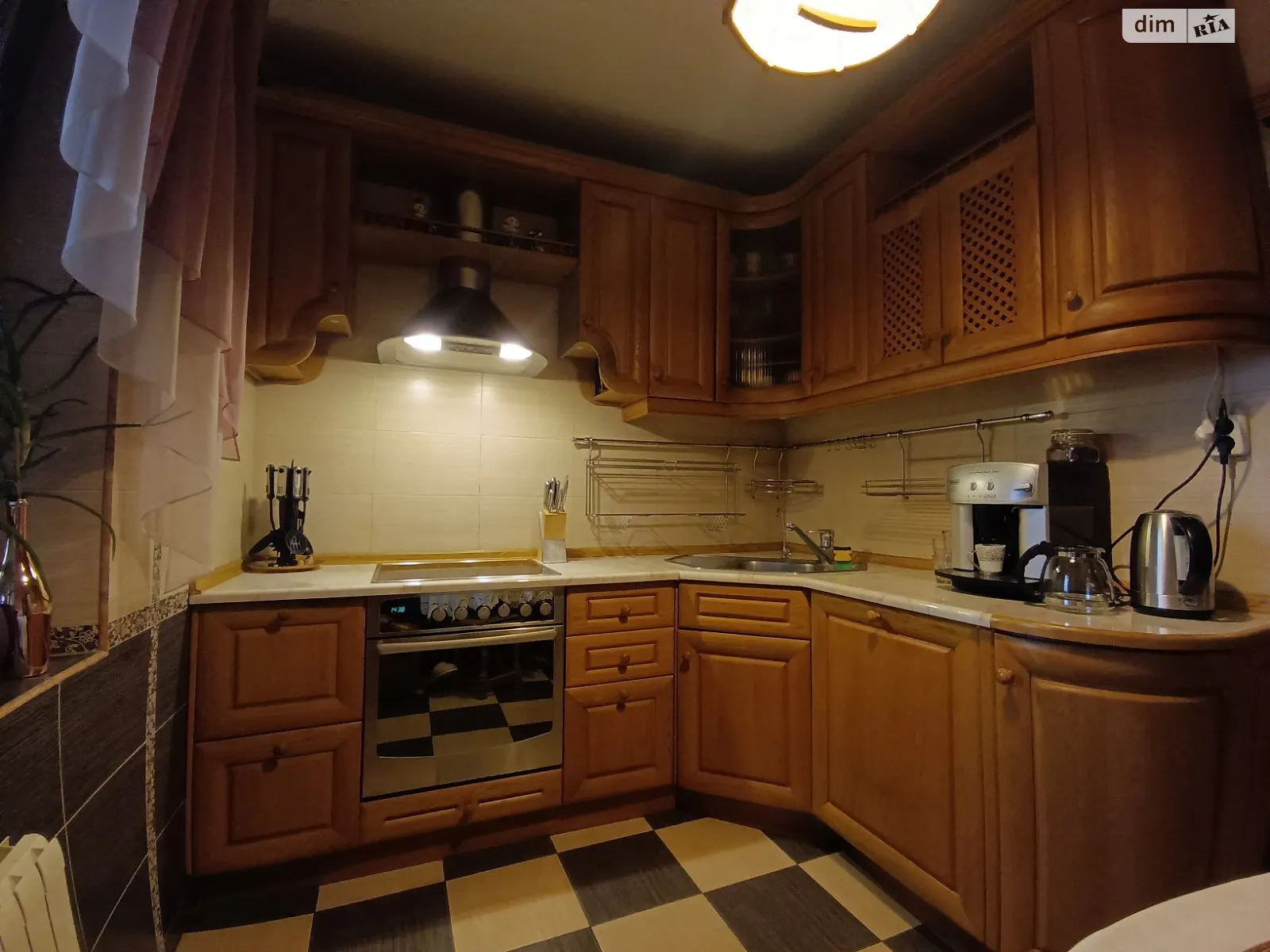 Продается 4-комнатная квартира 102 кв. м в Киеве, ул. Николая Ушакова, 16 - фото 1