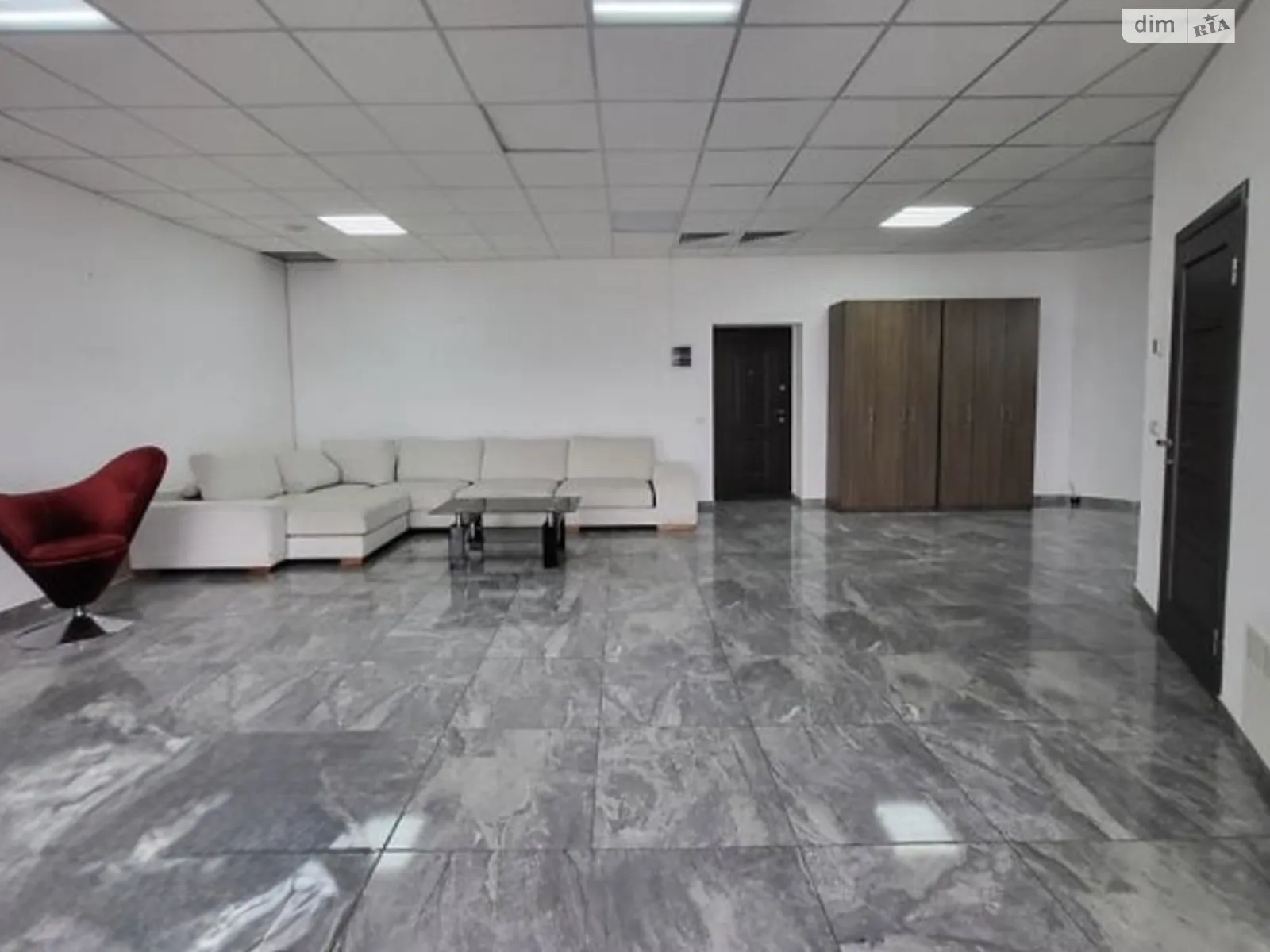 Продается офис 210 кв. м в бизнес-центре, цена: 210000 $ - фото 1