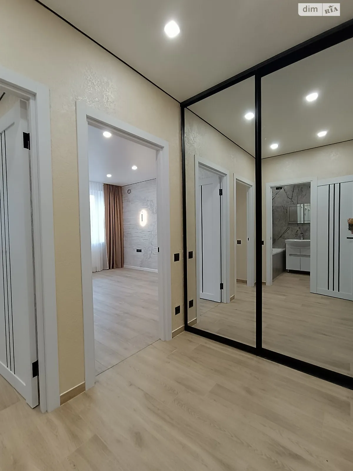 Продается 1-комнатная квартира 45 кв. м в Виннице, ул. Костя Широцкого, 5А - фото 1