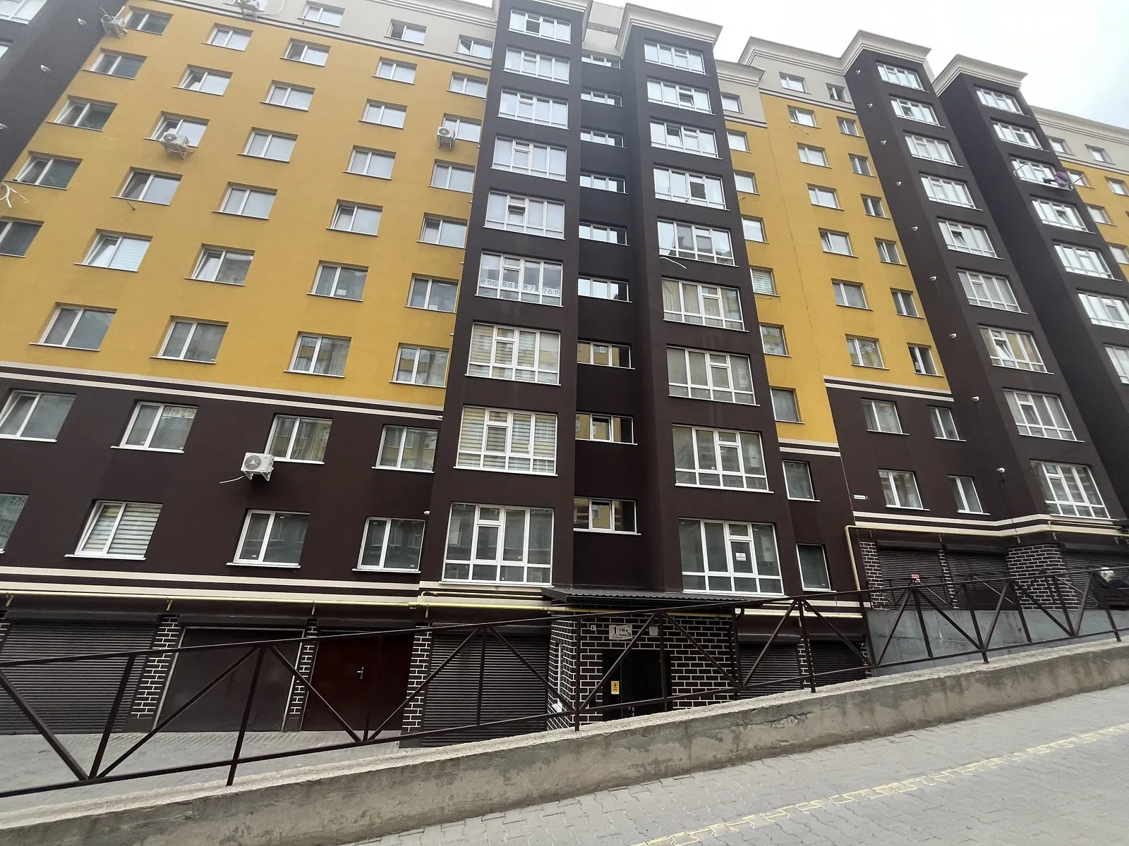 Продается 2-комнатная квартира 77.7 кв. м в Хмельницком, ул. Кармелюка, 7 - фото 1