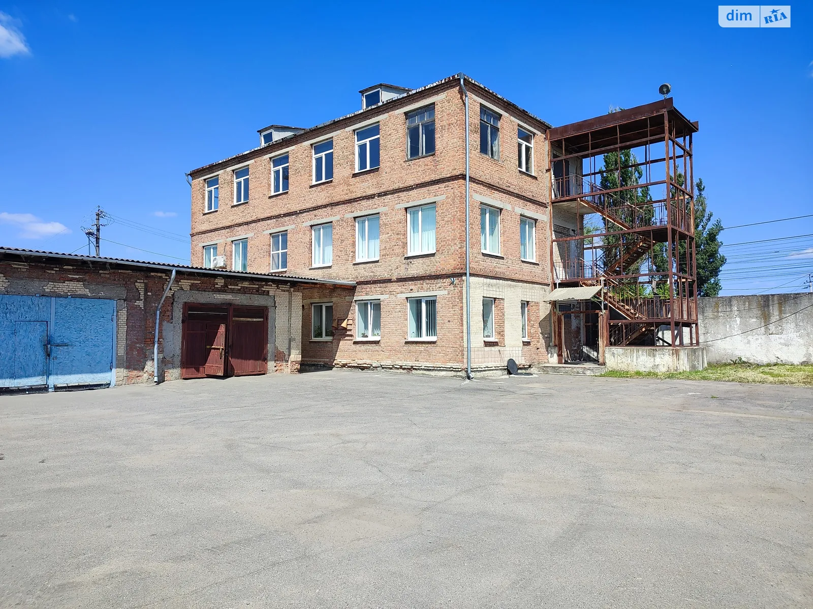 Продається приміщення вільного призначення 585.4 кв. м в 3-поверховій будівлі, цена: 670000 $ - фото 1