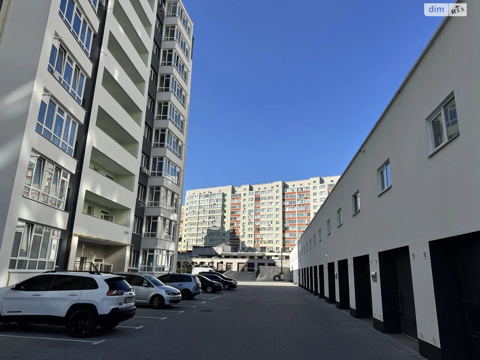 Сдается в аренду место в гаражном кооперативе под легковое авто на 22.5 кв. м, цена: 3000 грн - фото 1