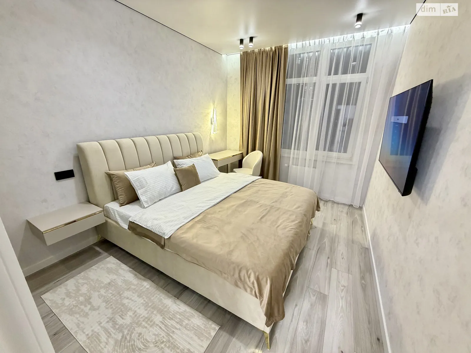 Продается 1-комнатная квартира 43 кв. м в Одессе, ул. Краснова, 1В - фото 1