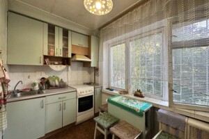 Продаж квартири, Київ, р‑н. Залізничний Масив, ст.м. Вокзальна, Солом'янська вулиця, буд. 29