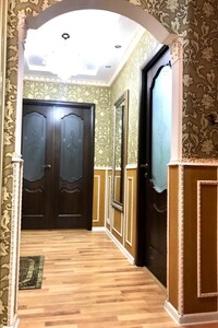 Продается 2-комнатная квартира 48.2 кв. м в Черновцах, Главная улица