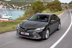 Тест-драйв Toyota Camry Hybrid: Позеленел и не жрет