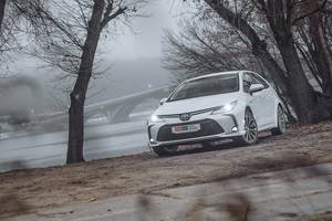 Тест-драйв Toyota Corolla Hybrid: Два шага вперед