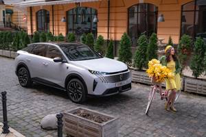 Тест-драйв Peugeot 3008 Hybrid. Майбутнє має гарні форми!