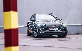 Тест-драйв Audi e-tron. Жандарм и инопланетяне