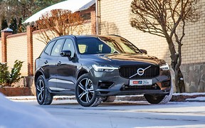 Тест-драйв Volvo XC60 T6 Recharge. Медленно заряжает, быстро едет