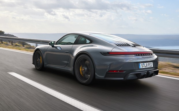 Новий гібридний Porsche 911 доступний для доріг загального призначення. Що це нам дає?