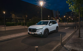 Тест-драйв Honda CR-V e:HEV. Кращий, але й дорожчий ніж будь-коли