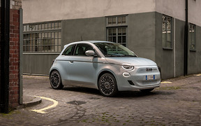 Виробництво електричного Fiat 500e призупинено. Що сталося?
