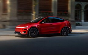 Найпотужніший Tesla Model Y нарешті оновили