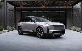 Гібриди в минулому? Наступний Toyota Highlander буде електричним