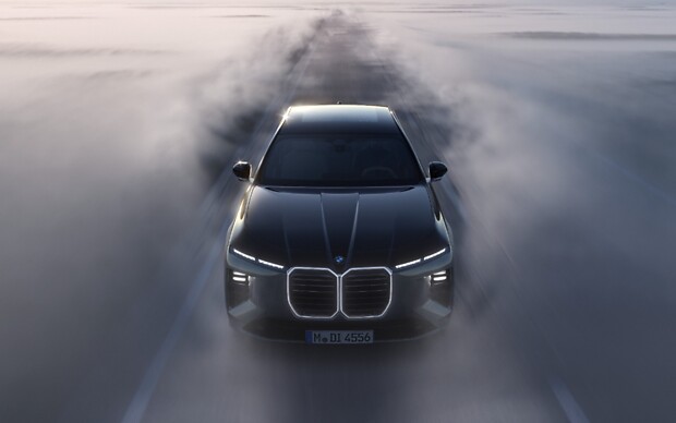 Оновлений BMW 7 Серії: Rolls Royce, спиш?