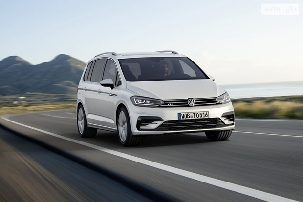 Компактвэн Volkswagen Touran получил спорт-пакет