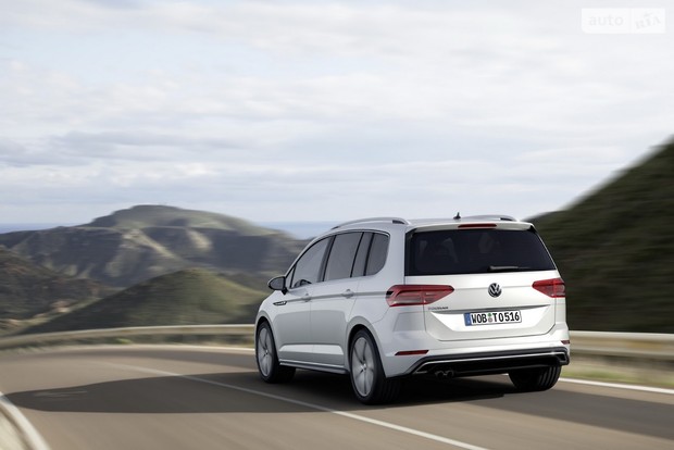 Компактвэн Volkswagen Touran получил спорт-пакет