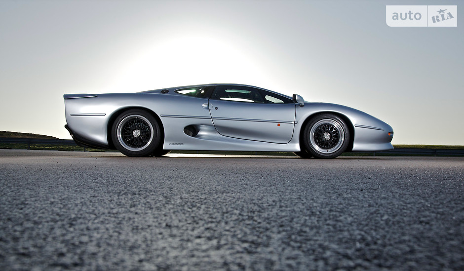 Jaguar XJ220