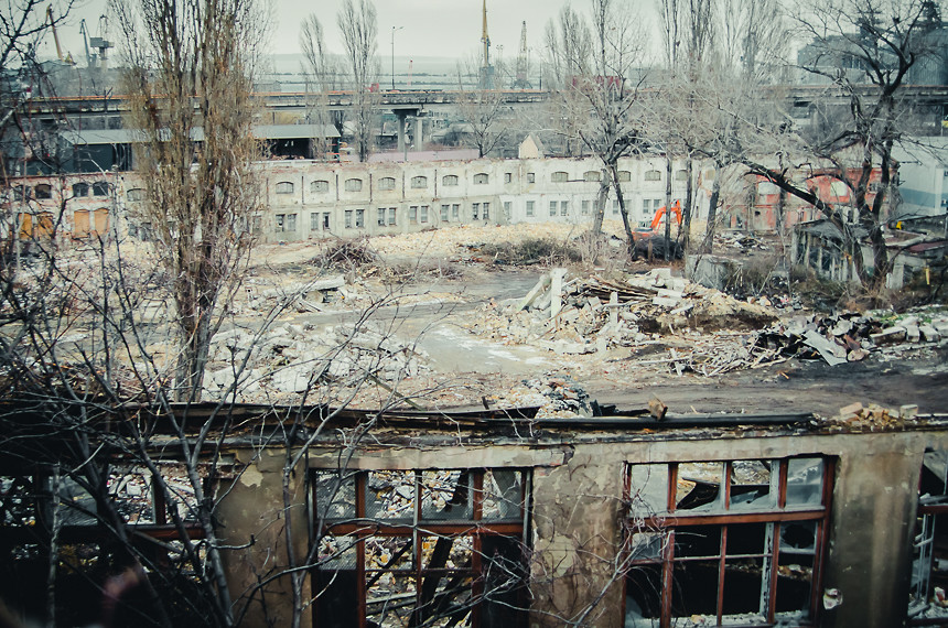 В Одессе сносят завод для строительства многоэтажек